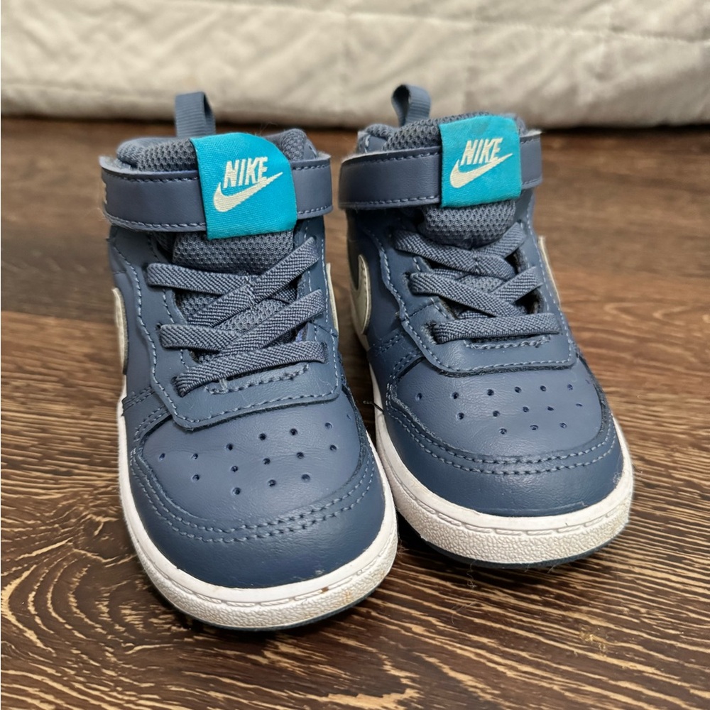 Nike Kids Sneakers in Navy and White